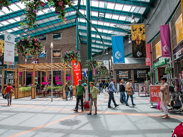 Overdekt winkelen in het Roercenter