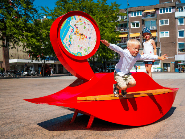 Street art Roer mond bankjes